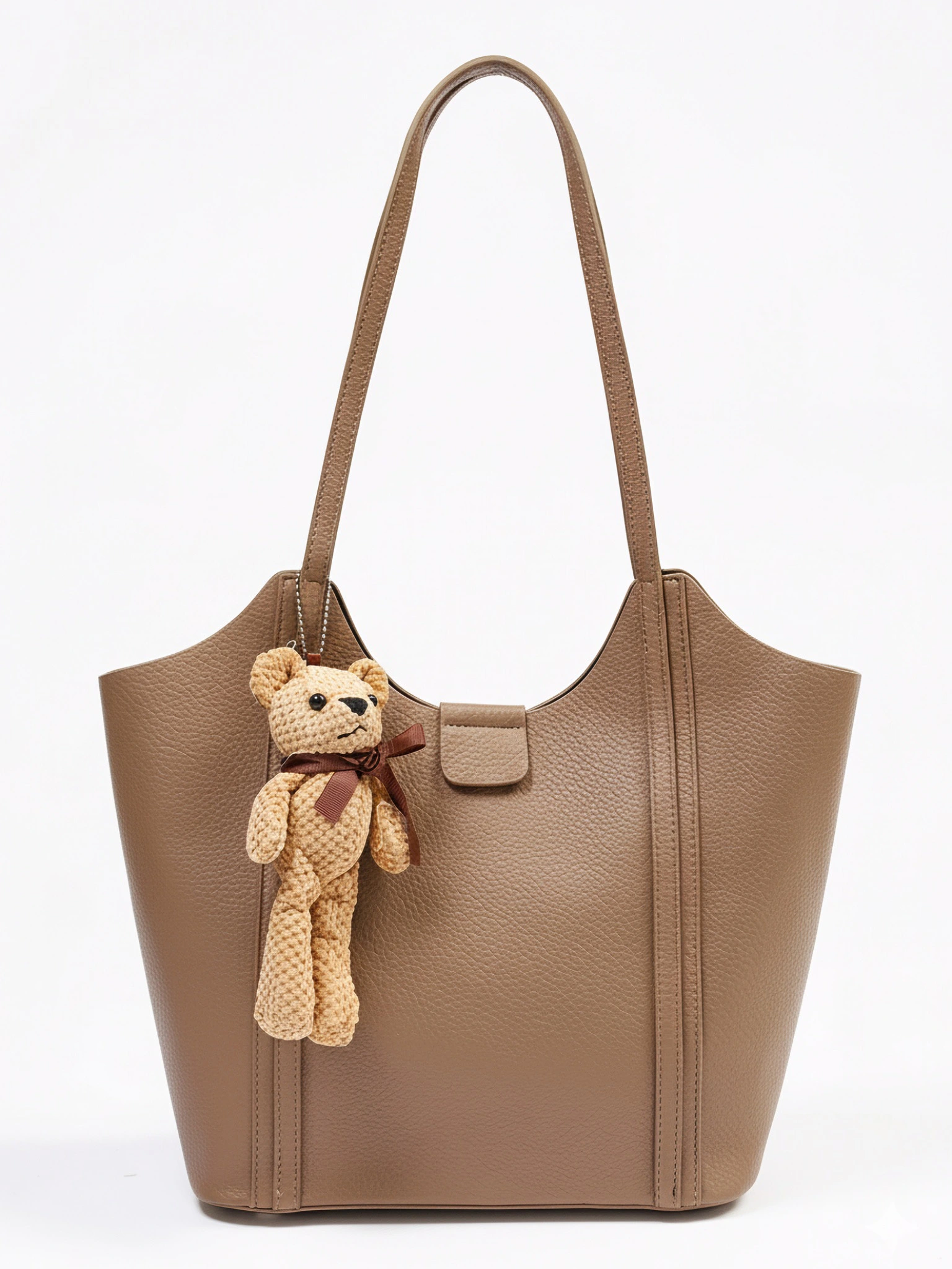 Сумка-тоут с плоскими ручками с брелком-медвежонок в ассортименте